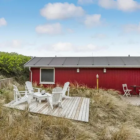 2 Bedroom Cozy In Holiday home